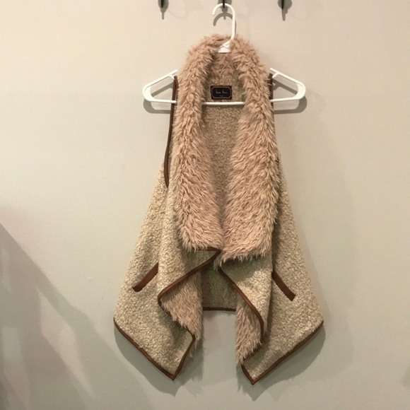 Love Tree faux fur vest - Picture 1 of 2